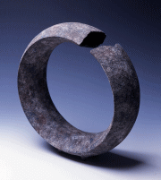 石化瓷環状壷2002年