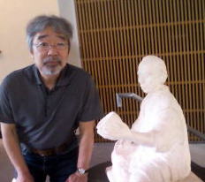 金沢おおひ像前